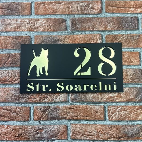 Placuta numar casa personalizat model WildDog 29.5 x 14.5 cm Negru Mat / Oglinda Auriu