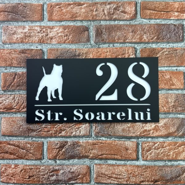 Placuta numar casa personalizat model WildDog 29.5 x 14.5 cm Negru Mat / Alb Mat