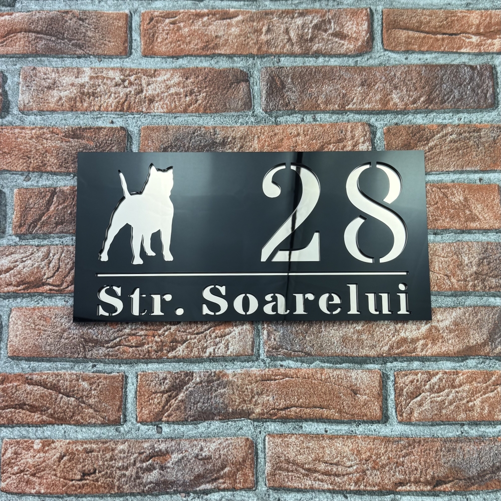 Placuta numar casa personalizat model WildDog 29.5 x 14.5 cm Negru Lucios / Oglinda Roz