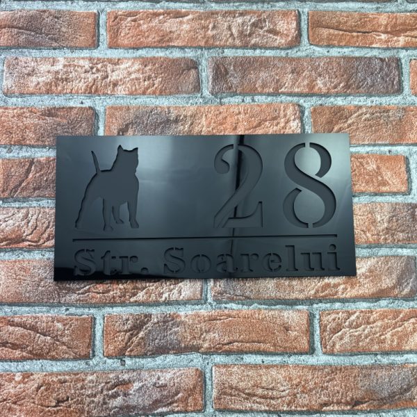 Placuta numar casa personalizat model WildDog 29.5 x 14.5 cm Negru Lucios / Negru Mat