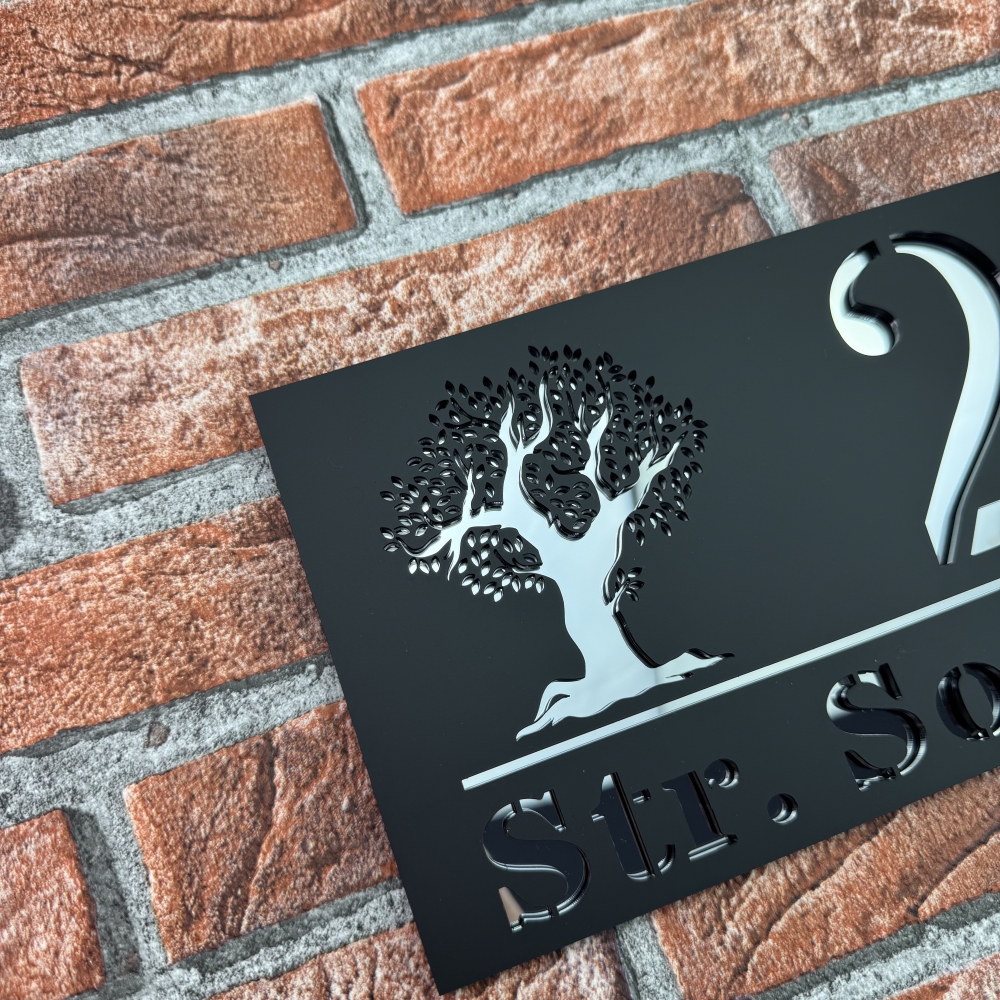Placuta numar casa personalizat model TreeWave 29.5 x 14.5 cm Negru Mat / Oglinda Argintiu