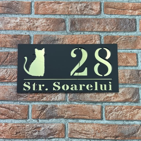 Placuta numar casa personalizat model ShadowCat 29.5 x 14.5 cm Negru Mat / Oglinda Auriu