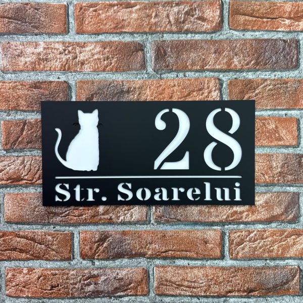 Placuta numar casa personalizat model ShadowCat 29.5 x 14.5 cm Negru Mat / Alb Mat