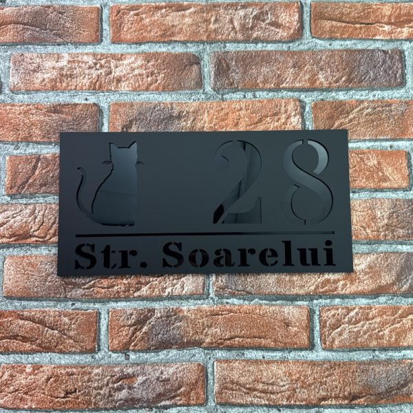 Placuta numar casa personalizat model ShadowCat 29.5 x 14.5 cm Negru Mat / Negru Lucios