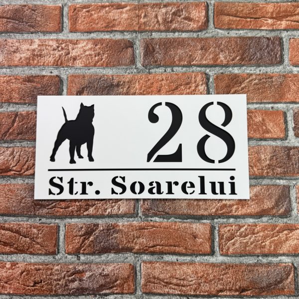 Placuta numar casa personalizat model WildDog 29.5 x 14.5 cm Alb Mat / Negru Mat