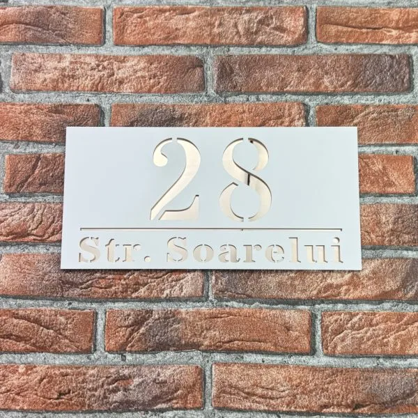 Placuta numar casa personalizat BloomCraft 29.5 x 14.5 cm Alb Mat / Oglinda Roz